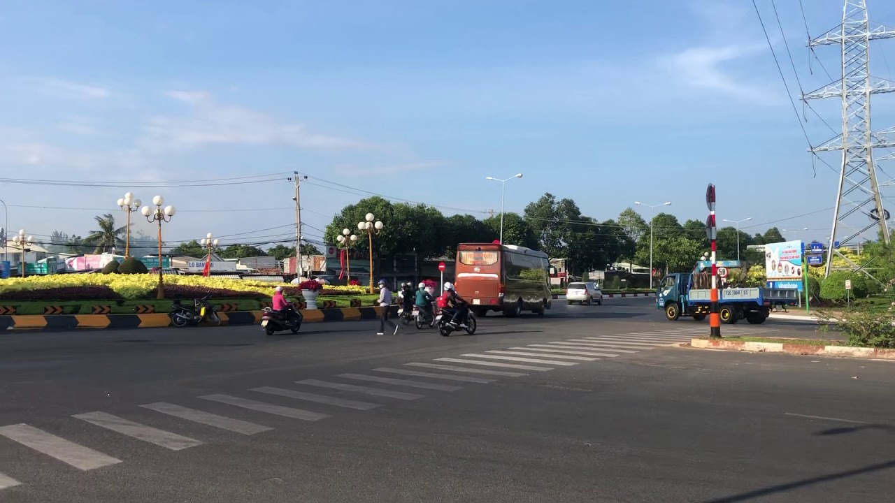 Sửa xe tại bùng binh 3/2 và Nguyễn An Ninh, thành phố Vũng Tàu